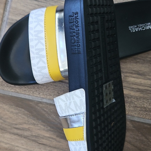 New Michael Kors Black Slides Sandals Yellow Silver Straps Sz 8 - Picture 2 of 4